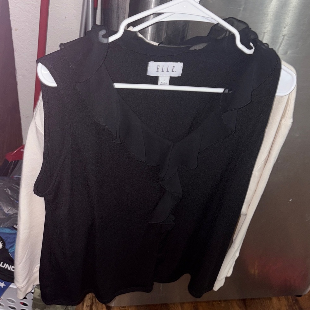 Elle Black Ruffled Sleeveless Top